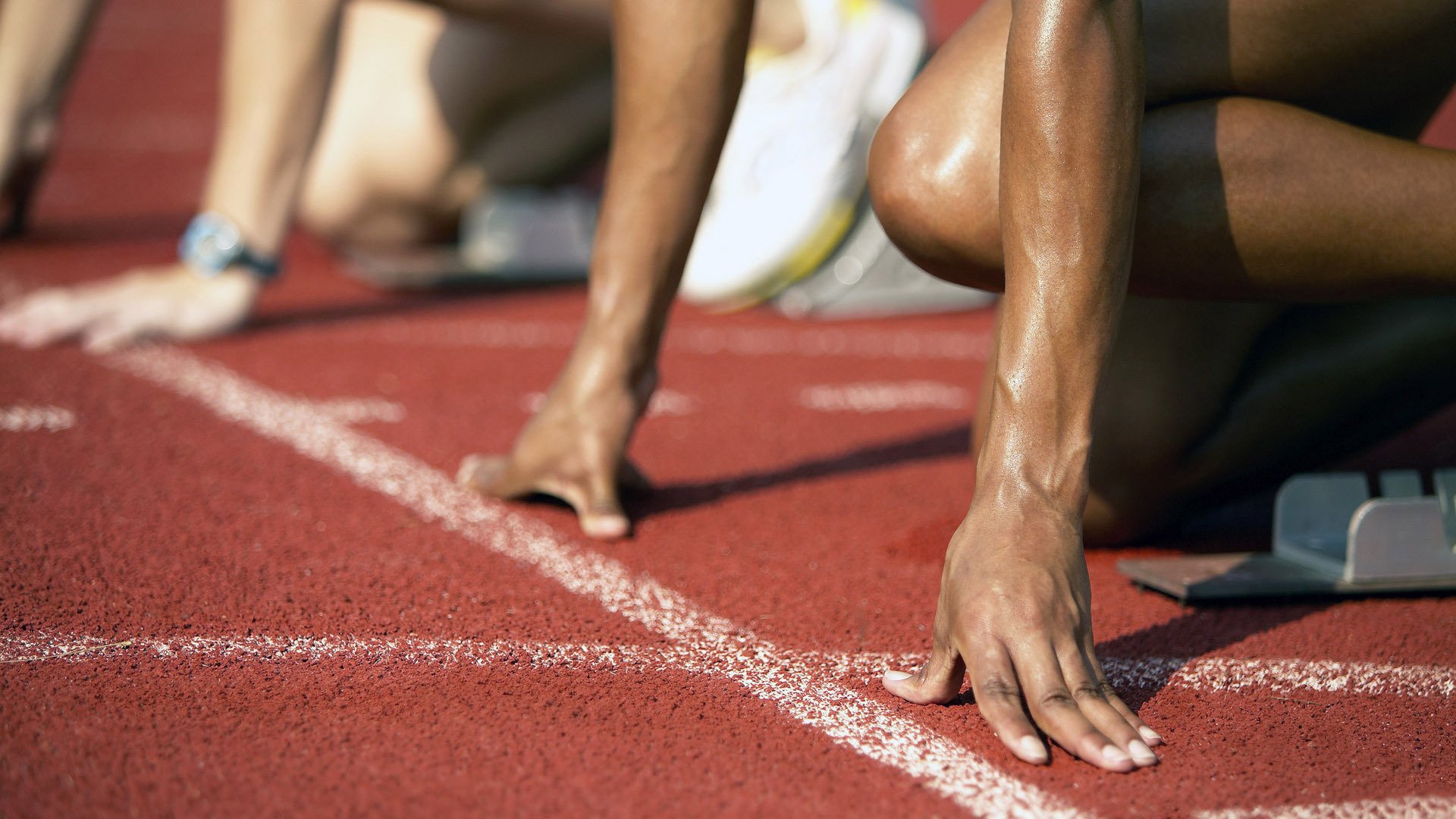 独行侠内外线配合默契击退来犯之敌，独行侠防守