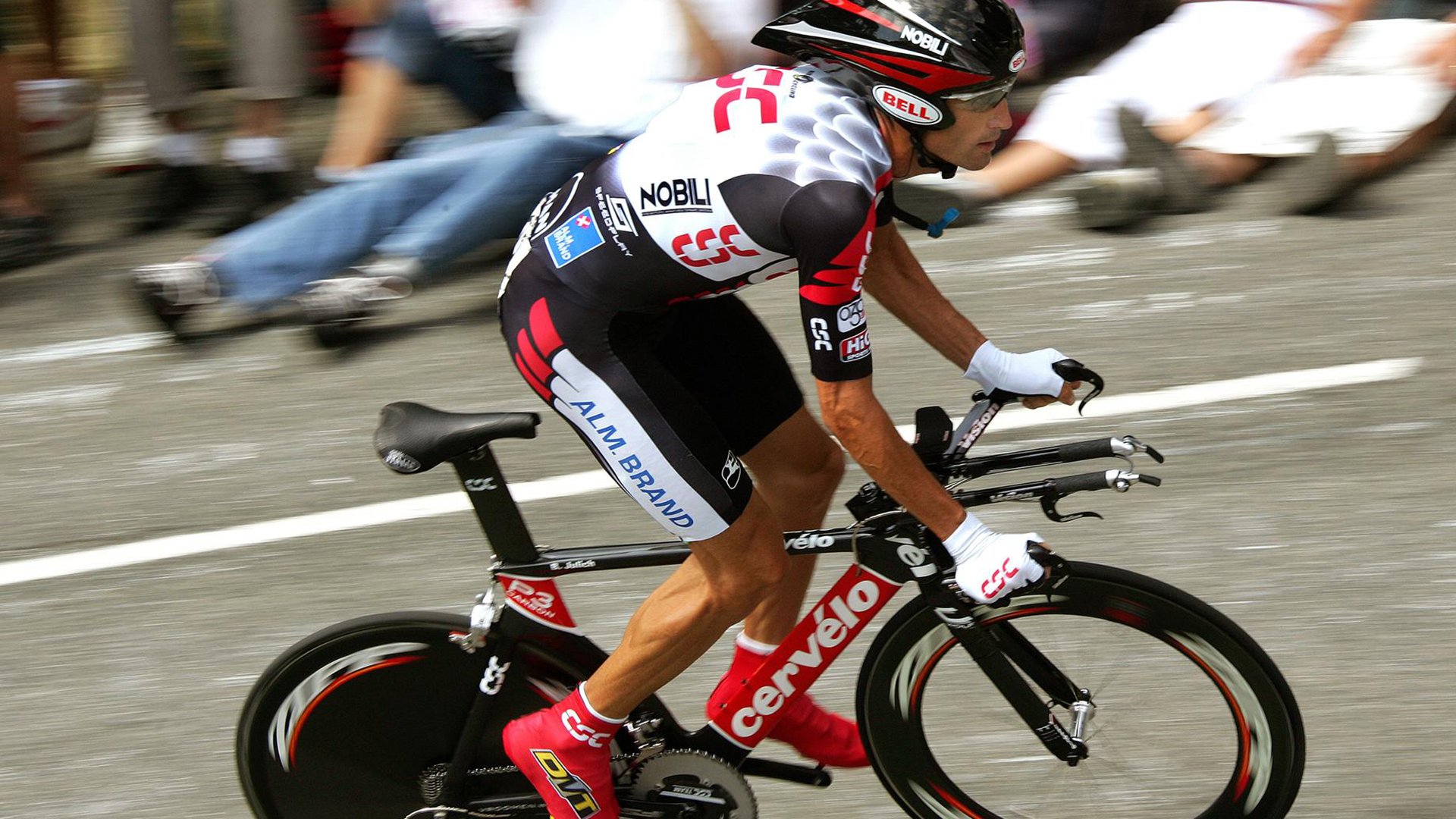 跳水难度升级波兰挑战极限，波兰跳伞